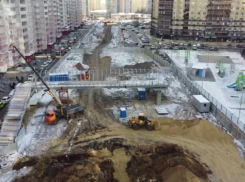 Масштабы строительства новой дороги за 1,7 млрд руб показали с воздуха в Воронеже 