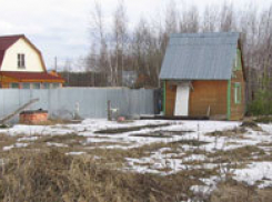 Украденное с дач школьники прятали в болоте под Воронежем