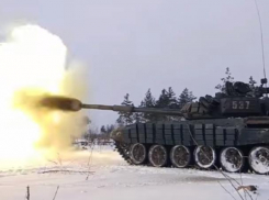 Минобороны опубликовало крутой ролик со стреляющими танками на воронежском полигоне