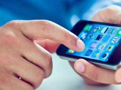 Воронежец отобрал мобильные телефоны у подростков 