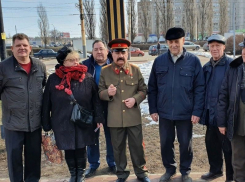 Бутафорский Сталин поздравлял воронежцев с Днем защитника Отечества