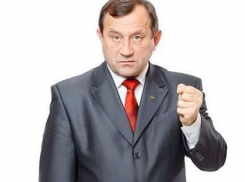 «Ешь ананасы прямо с оков, Удачи желает Сергей Рудаков» - «Макин» поздравил со 100-летием революции