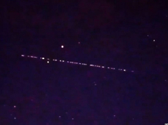 Необычный парад огней заметили прохожие в небе над ночным Воронежем