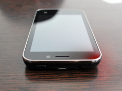 Воронежец смошенничал, когда покупал мобильный телефон на лавочке 