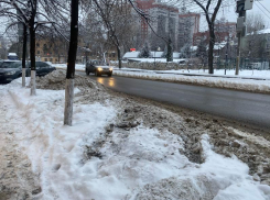 Платные парковки приспособили для хранения грязного снега в Воронеже  