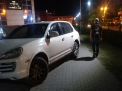 Барин на Porsche Cayenne показал место простых воронежцев 