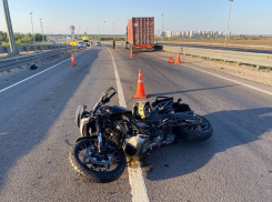 Байкер выжил после лобового ДТП с фурой в Воронежской области