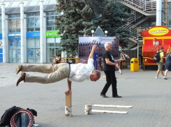 На проспекте Революции воронежцы соревновались в вежливости (ФОТО-ВИДЕО)