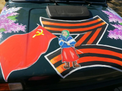 Легендарная бабушка и Z: победная аэрография украсила капот воронежцев перед 9 мая