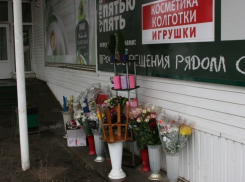 В Воронеже супермаркет на 9 Января загорелся, предположительно, из-за замыкания (ФОТО)
