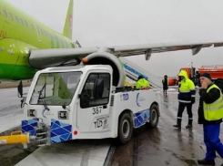 Названы сроки окончания расследования столкновения тягача и самолета с воронежским губернатором