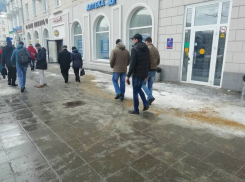 В центре Воронежа убрали «ледяной ад» на дороге