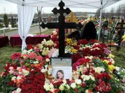 Звезда «Москва слезам не верит» похоронила сына рядом с могилой Юлии Началовой