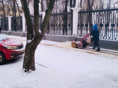 На борьбу с мощнейшим снегопадом власти бросили коммунальщиков в Воронеже