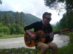 В Воронеже коллеги фаерщика, лишившегося рук, собирают ему деньги на протезы 