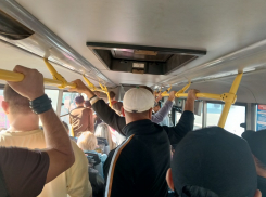 Воронежцы оказались скованными в забитой маршрутке субботним утром 