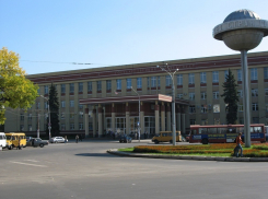 Сотню студентов ВГУ эвакуировали из-за железки