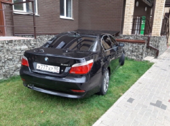 Подмосквич на BMW с модными номерами испортил жизнь в воронежском ЖК