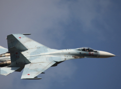 Истребитель Су-27 с разрушенной кабиной совершил экстренную посадку в Воронежской области