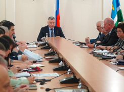 Глава Россошанского района сменил имидж на более брутальный