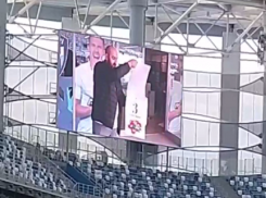 За верчение страниц шуфутинского календаря на матче «Факела» человеку предложили 39 тыс рублей