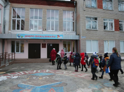 Эвакуированных детей Донбасса начали обучать в двух школах Воронежа