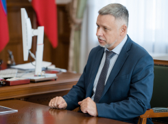 Краснел, но отвечал утвердительно: россошанский префект Мишанков добровольно пошёл на понижение