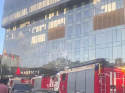 Несколько пожарных машин скопились в самом центре Воронежа