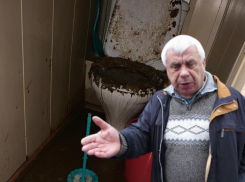 Фекальный фонтан из унитаза обернулся матерной тирадой скандального коммунальщика в Воронеже