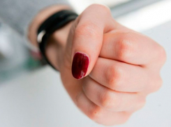 В Воронежской области пьяные 16-летние девушки избили незнакомку из-за танца