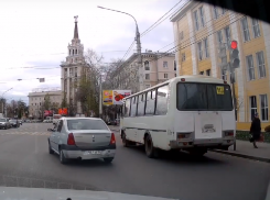 Дурной пример маршрутчика спровоцировал массовые нарушения водителей в Воронеже 