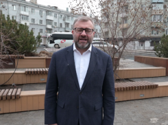 Популярный актер трогательно поздравил воронежских женщин