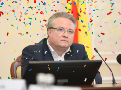 Парень из Саулкрасты и мэр Вадим Кстенин отмечает 48-й день рождения в Воронеже