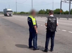 Мужчина выстрелил в полицейского из охотничьего ружья на воронежской трассе 