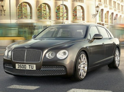 В Советском районе подожгли «Bentley»