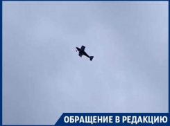 Пугающие выкрутасы винтажного самолета сняли под Воронежем