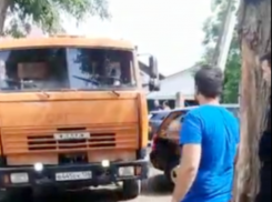 «Будут человеческие жертвы»: воронежцы рассказали о разрушающемся из-за грузовиков доме 