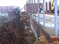 Супруга главы Семилук прокомментировала земельный скандал с бабушкой-соседкой