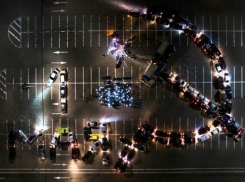 Невероятный флешмоб с иномарками и бронетехникой в Воронеже показали на видео