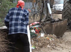Грандиозную уборку воронежских кладбищ после Пасхи сняли на видео