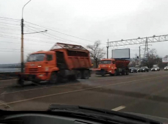 Воронежцы обрушили гнев на катающиеся снегоуборщики коммунальщиков