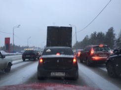Снегопад сковал в пробках Северный микрорайон Воронежа 