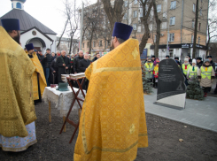 В центре Воронежа открыли памятник погибшим в ДТП 