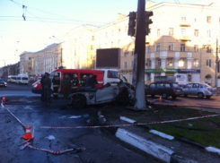 Причиной аварии в центре Воронежа стал проезд «БМВ» на запрещающий сигнал светофора