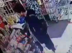 Воровство презервативов в воронежском микрорайоне Шилово попало на видео 