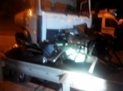 За рулем «Мерседеса», который столкнулся с МАЗом на воронежской набережной находился 16-летний парень