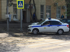 Полицейских пристыдили из-за королевской парковки в Воронеже