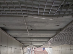 Обвал потолка случился в обновленной подземке на Волгоградской в Воронеже