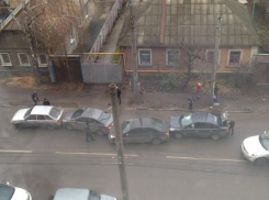 В Воронеже на Хользунова столкнулись четыре машины