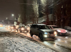 «Пора бы к этому привыкнуть»: в 8-балльных пробках погряз заснеженный Воронеж